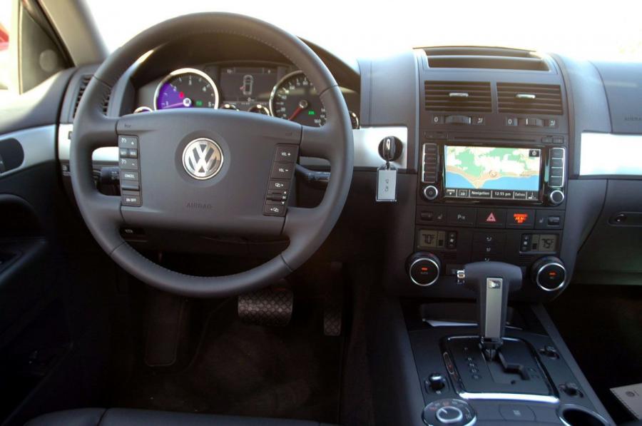  Volkswagen Touareg V6 TDi 2009 года  (фото 17 из 24)